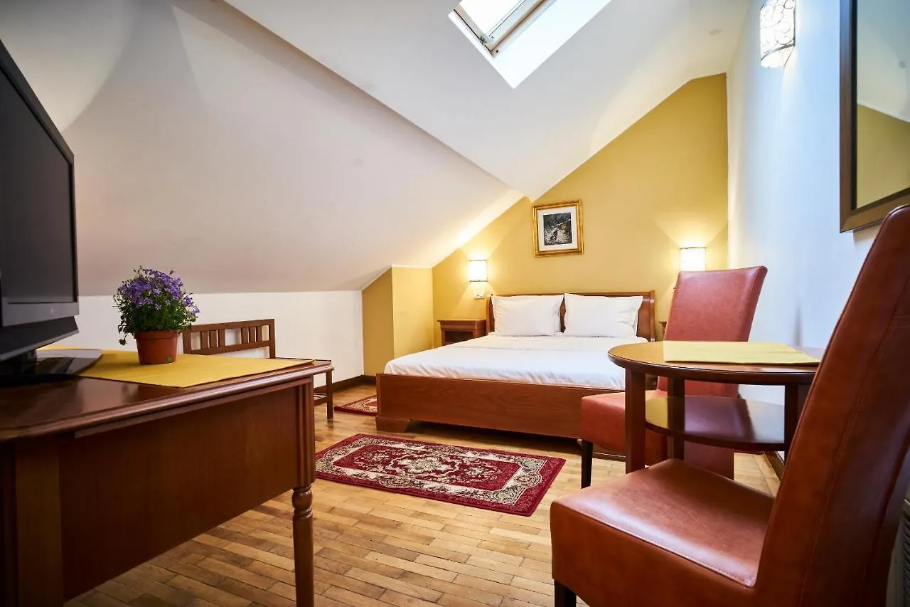 Cozy Attic Room V Bucarest