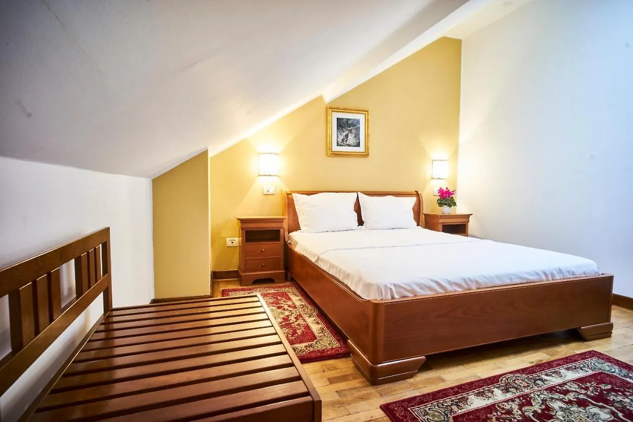 Cozy Attic Room V Bucarest Appartement
