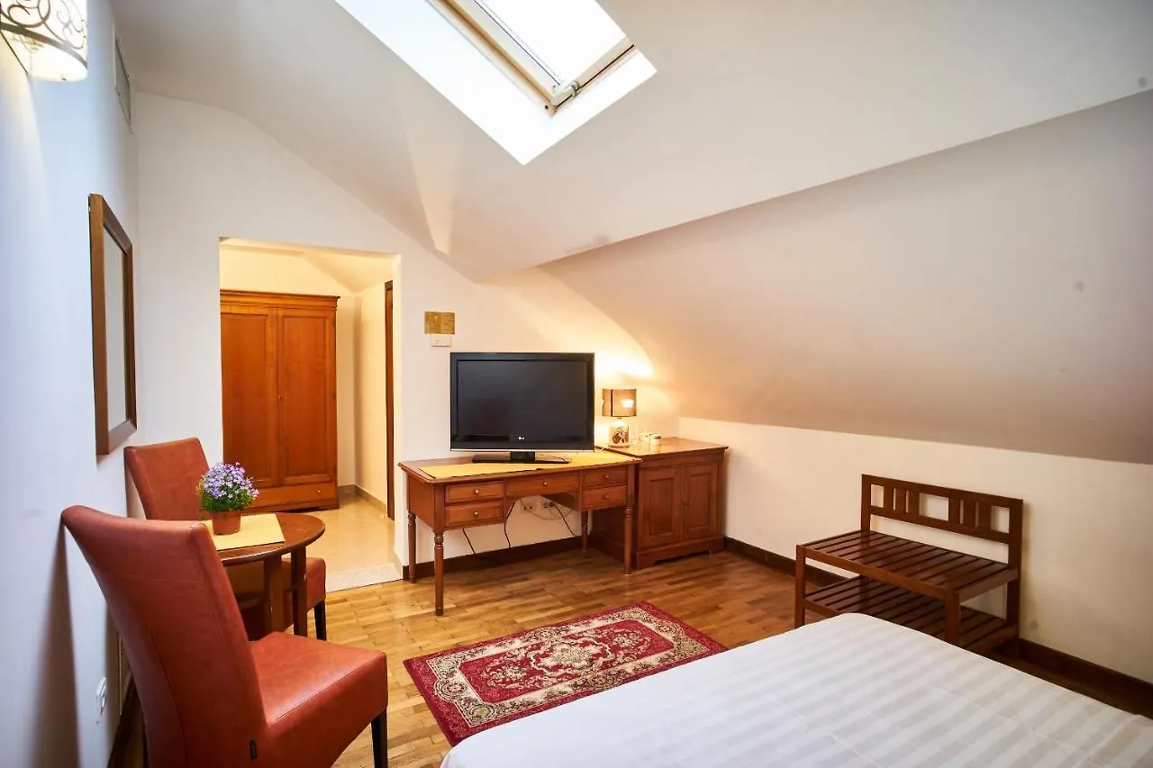 Cozy Attic Room V Bucareste Apartamento