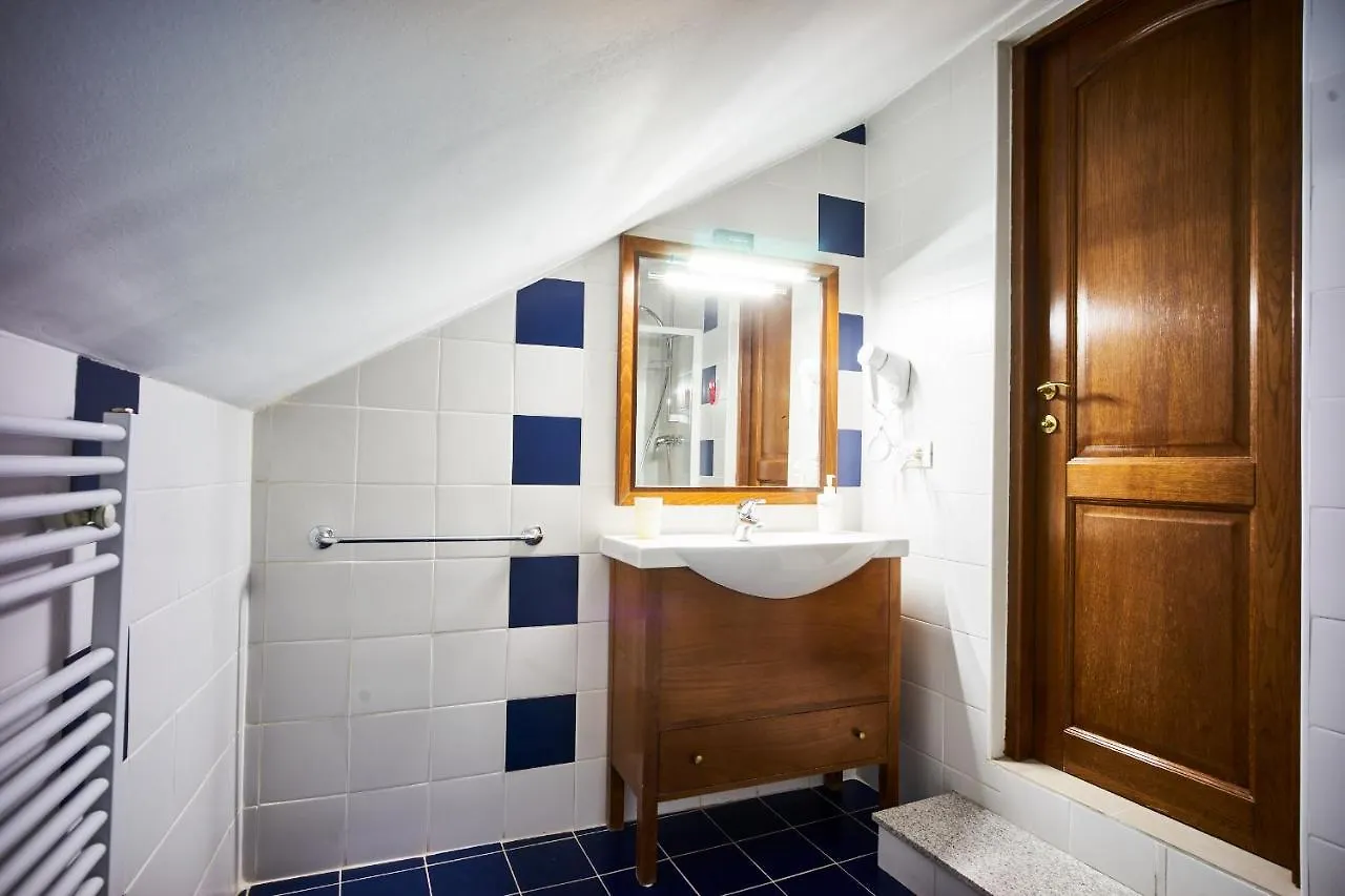 Apartamento Cozy Attic Room V Bucareste